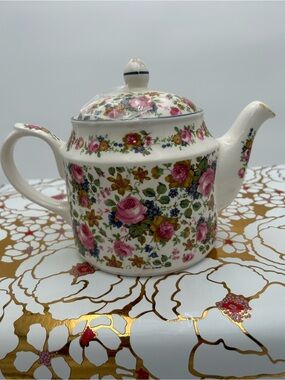 vintage Sadler "Olde Chintz" ceramic teapot made in England